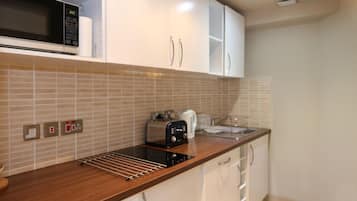 Family Suite | Private kitchen | Fridge, microwave, stovetop, coffee/tea maker