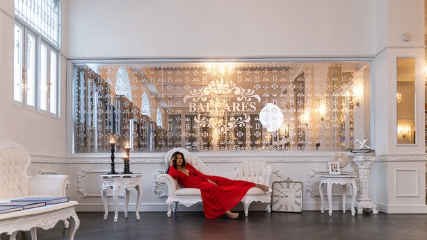 A luxurious room with a large window displaying a decorative interior. - Meliá Century Hotel Ponce (Ponce)