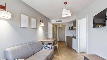 Appartement, 1 chambre | Coin séjour | Télévision à écran plat
