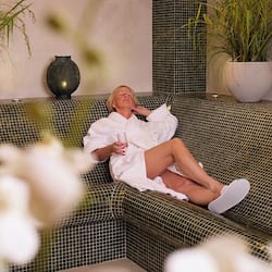 Phòng xông hơi, trị liệu toàn thân, massage mô sâu, massage Thụy Điển