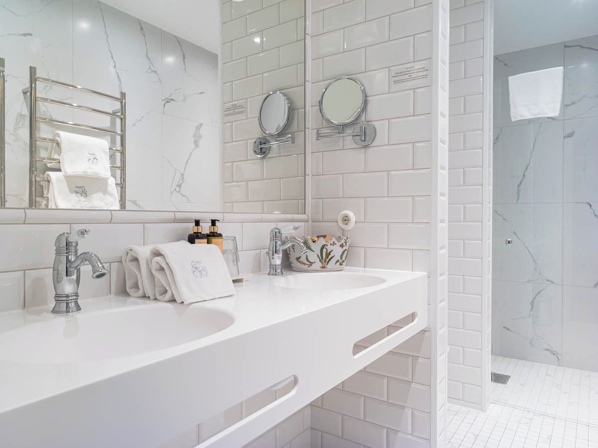 superior double room | bathroom | hair dryer, towels, soap, shampoo