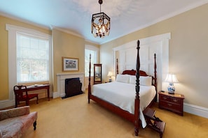 1 bedroom, individually decorated, individually furnished, desk