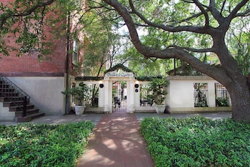 The Presidents' Quarters Inn