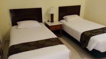 Desk, rollaway beds, free WiFi