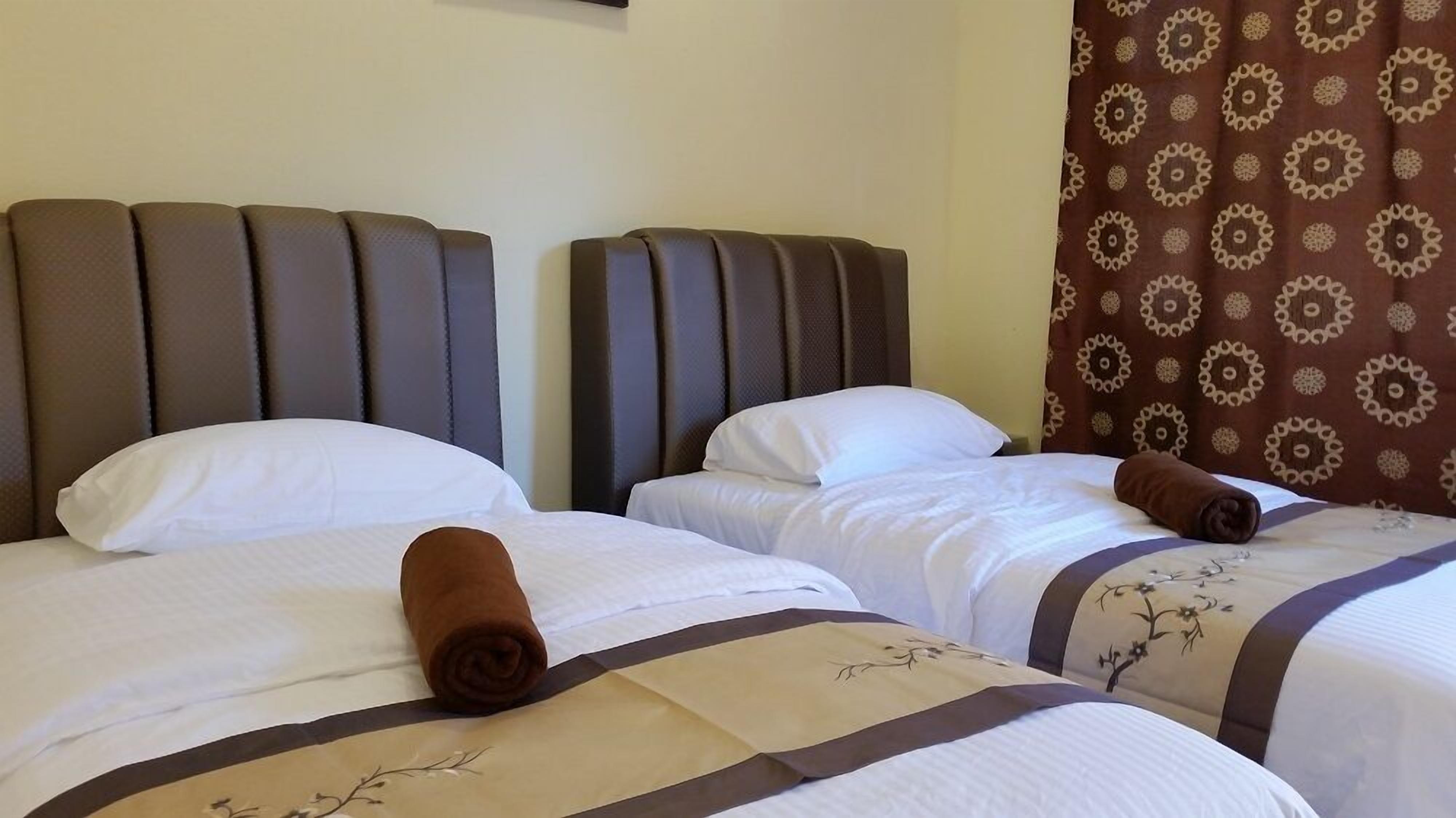 Desk, rollaway beds, free WiFi