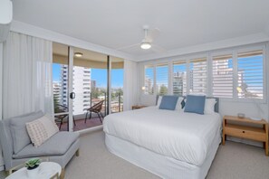 Three Bedroom Beachfront Superior - Dorchester on the Beach  (Surfers Paradise)