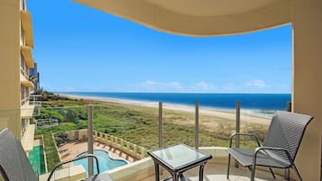 Three Bedroom Beachfront Premium Apartment | Terrace/patio