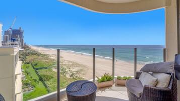 4.5 Star Beachfront Apartment | Terrasse/Patio