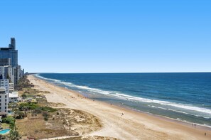 Three Bedroom Beachfront Premium Apartment | Terrace/patio - Dorchester on the Beach  (Surfers Paradise)
