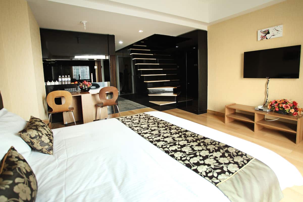 Dúplex estándar | Escritorio, cortinas blackout y wifi gratis