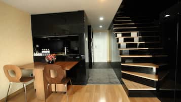 Standard Duplex | Desk, blackout curtains, free WiFi
