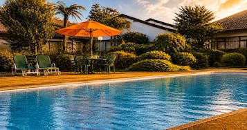 Piscina externa, guarda-sóis