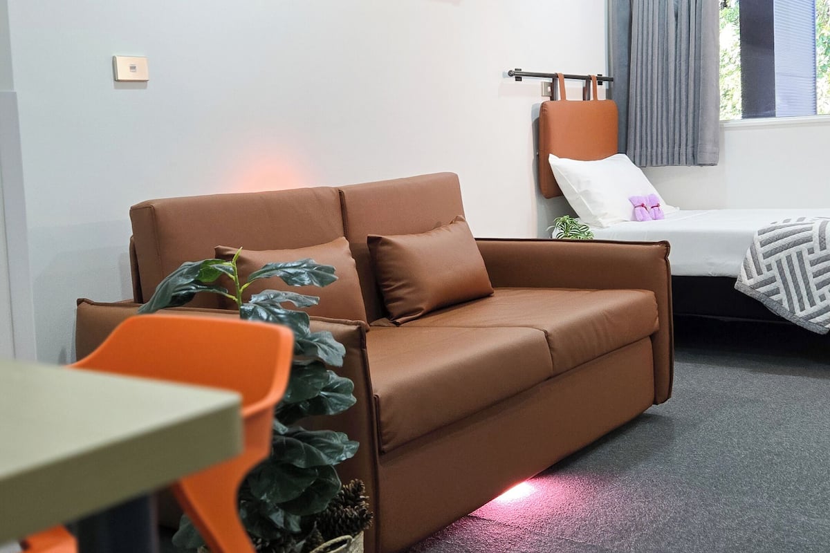 1 bedroom, individually decorated, desk, laptop workspace