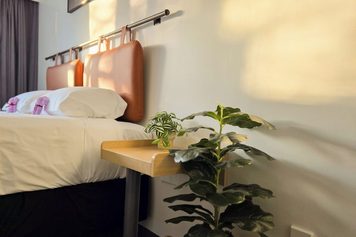 1 bedroom, individually decorated, desk, laptop workspace