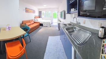 Apartment With Two Duble Beds and Hot Tub | 1 bedroom, individually decorated, desk, laptop workspace