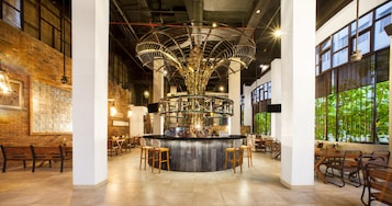 2 restaurantes: opção de café da manhã, almoço e jantar