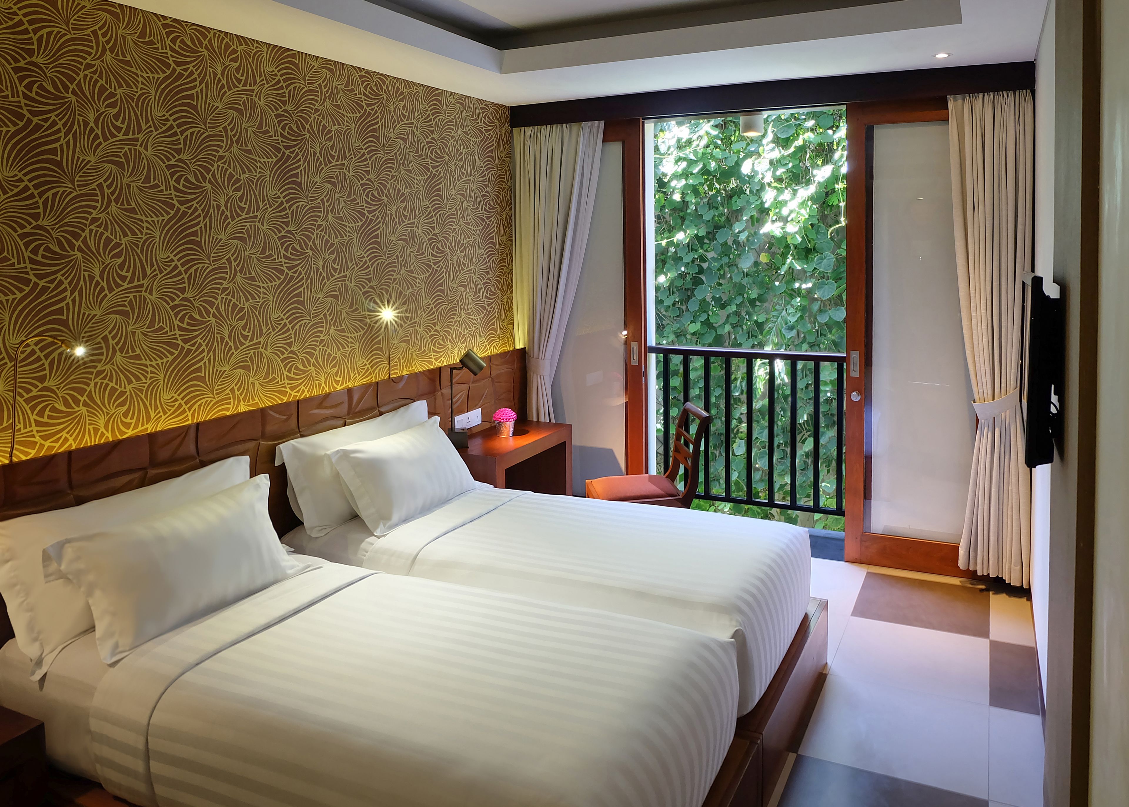 deluxe room | balcony view