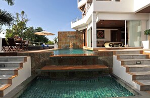 Outdoor pool, pool umbrellas, pool loungers - Villa Melitta (Koh Samui)