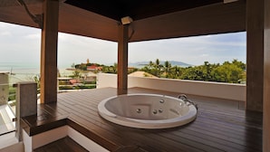 Bañera de hidromasaje al aire libre