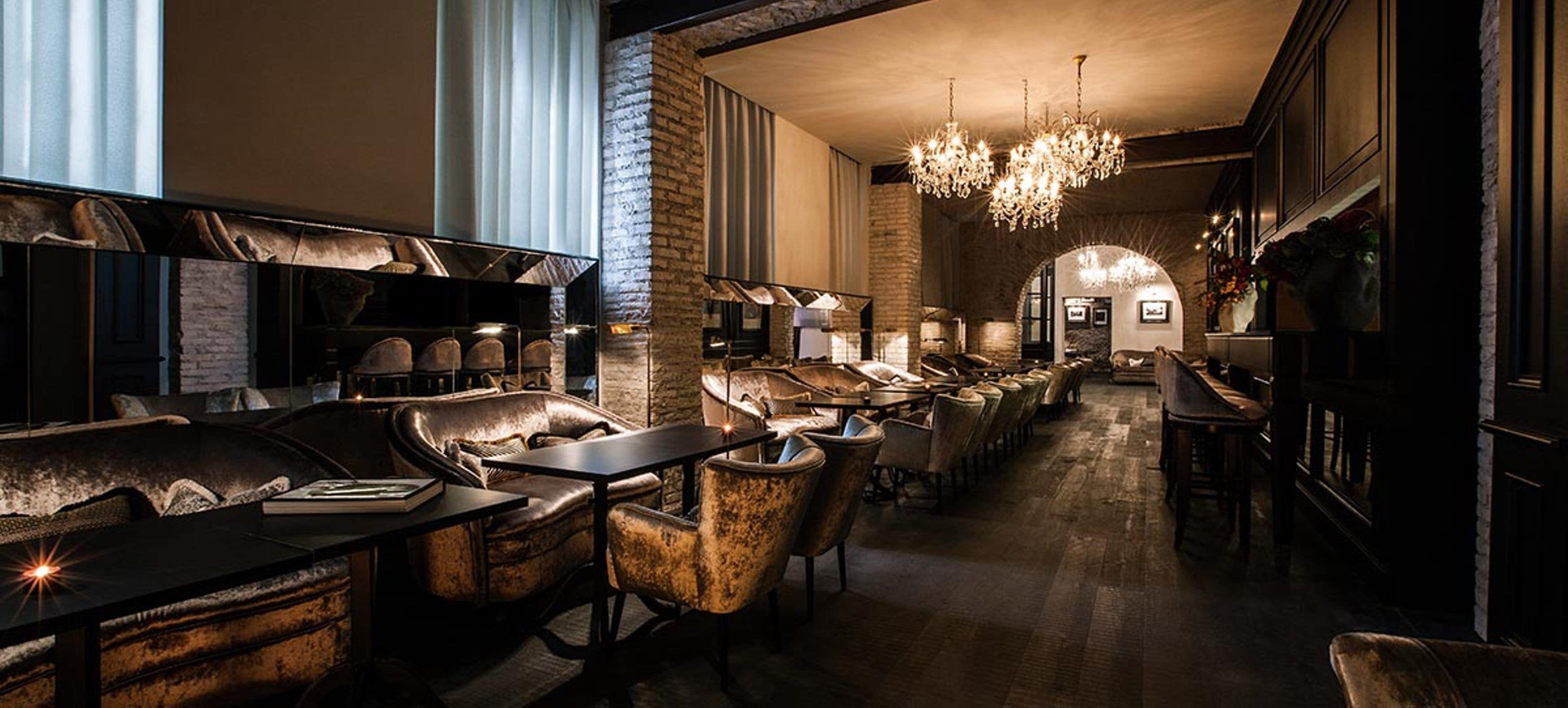 Breakfast and dinner served