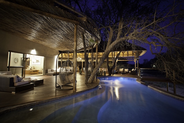 2 Außenpools, Liegestühle