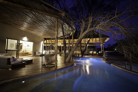 2 outdoor pools, pool loungers. Moditlo River Lodge