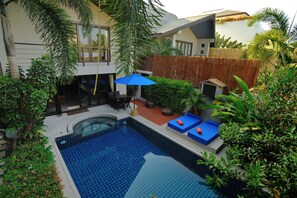 Traditional-Villa, 3 Schlafzimmer, Poolblick, am Strand (For 6 Guests ) | 3 Schlafzimmer, Zimmersafe, individuell dekoriert