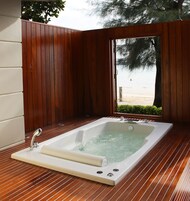 Deluxe Jacuzzi | Room amenity
