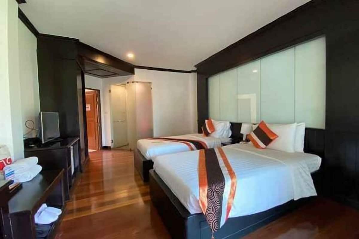 In-room safe, desk, rollaway beds, free WiFi