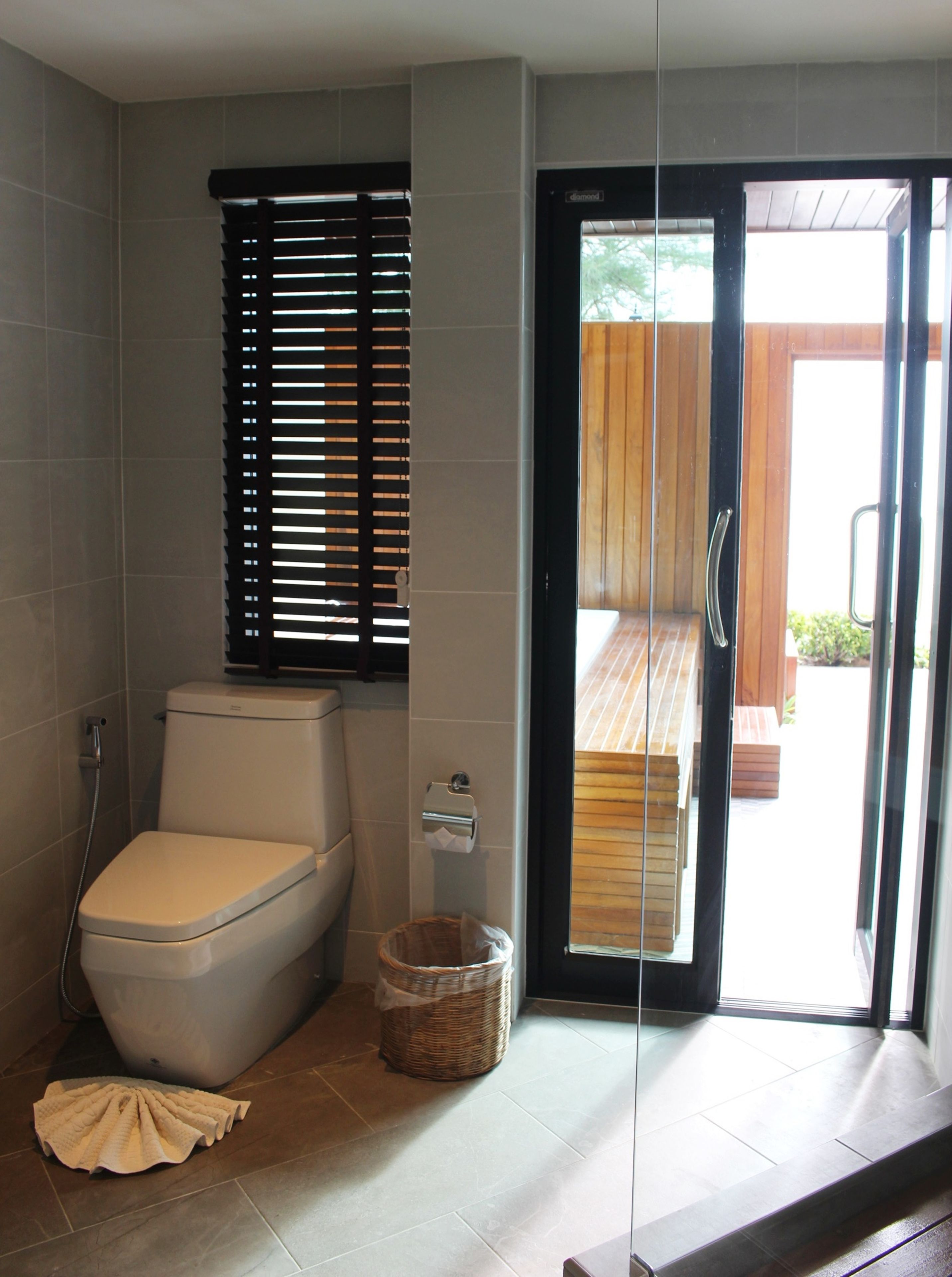 deluxe jacuzzi | bathroom | free toiletries, slippers, towels, soap