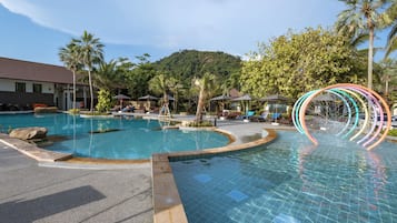 Outdoor pool, open 8 AM to 8 PM, sun loungers