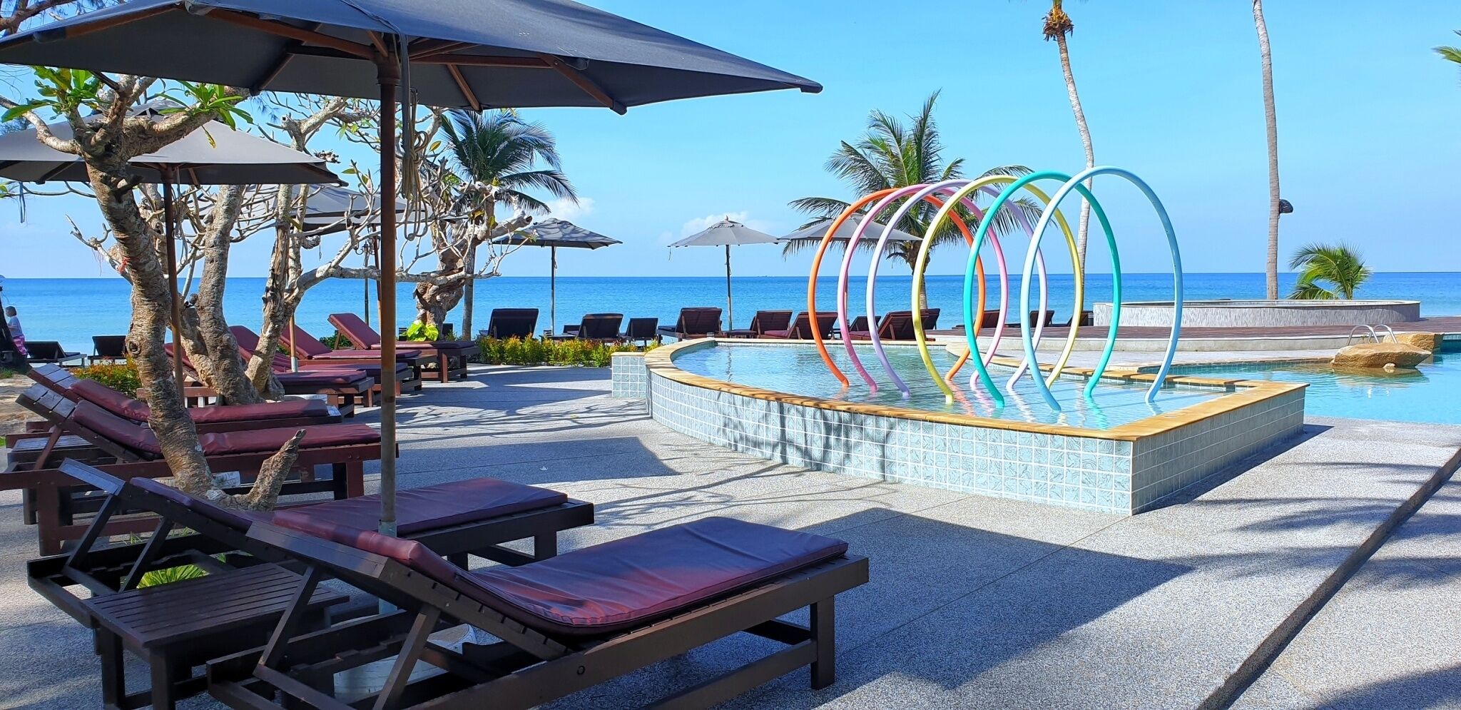 outdoor pool, open 8 am to 8 pm, pool loungers