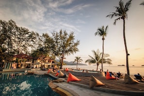 Outdoor pool, open 8 AM to 8 PM, sun loungers - Klong Prao Resort (Ko Chang)