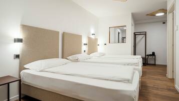 Zimmersafe, kostenloses WLAN, BettwÀsche