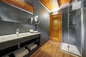 샤워 시설, 헤어드라이어, 타월