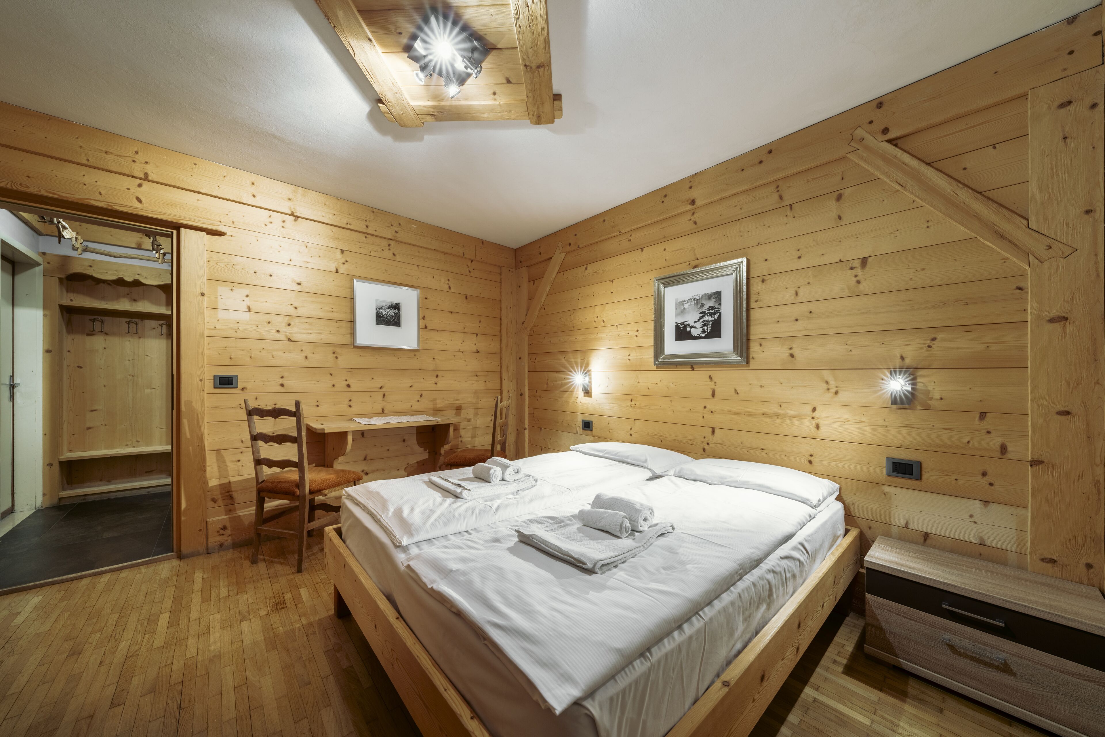 double room, balcony | 1 bedroom, in-room safe, free wifi, bed sheets