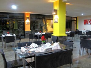 Breakfast, lunch, dinner served; international cuisine  - Grha Ciumbuleuit Guest House (Bandung)
