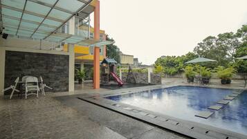 Kolam renang outdoor