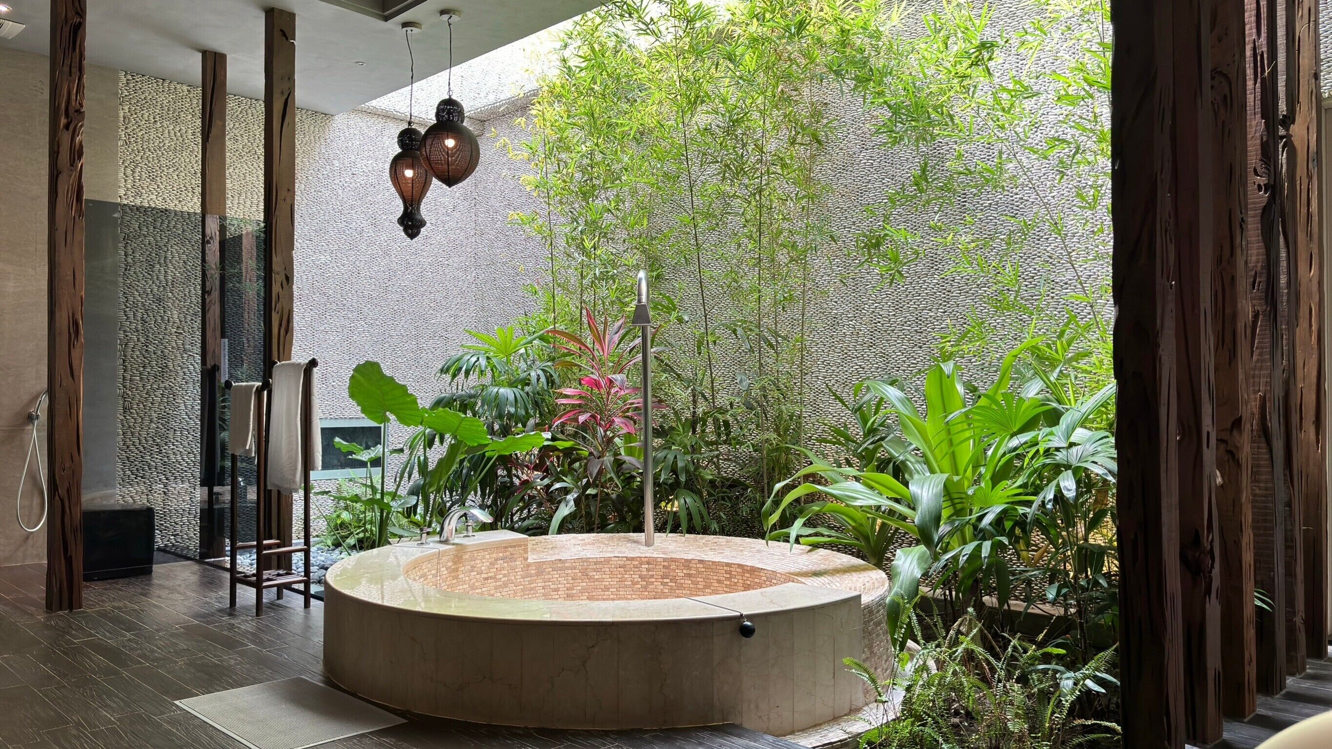 Amenidades de baño gratuitas, secadora de cabello, pantuflas, toallas 