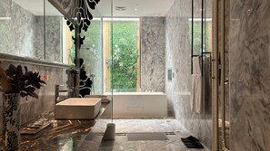 Free toiletries, hair dryer, slippers, towels - Mulan Boutique Hotel - Taipei Dazhi Branch (Taipei)