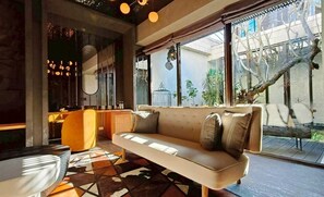 羽毛の掛け布団、ミニバー (無料)、客室ごとに異なる装飾、客室ごとに異なるインテリア