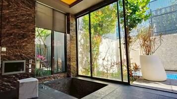 مستلزمات مجانية للعناية الشخصية، مجففات شعر، خف للقدمين، مناشف