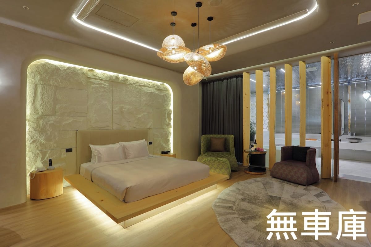1 habitación, cubrecamas y minibar con artículos gratuitos