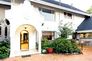 Front of property - OR Tambo Guest House (Kempton Park)