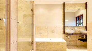 Family 4-bed Room | Salle de bain