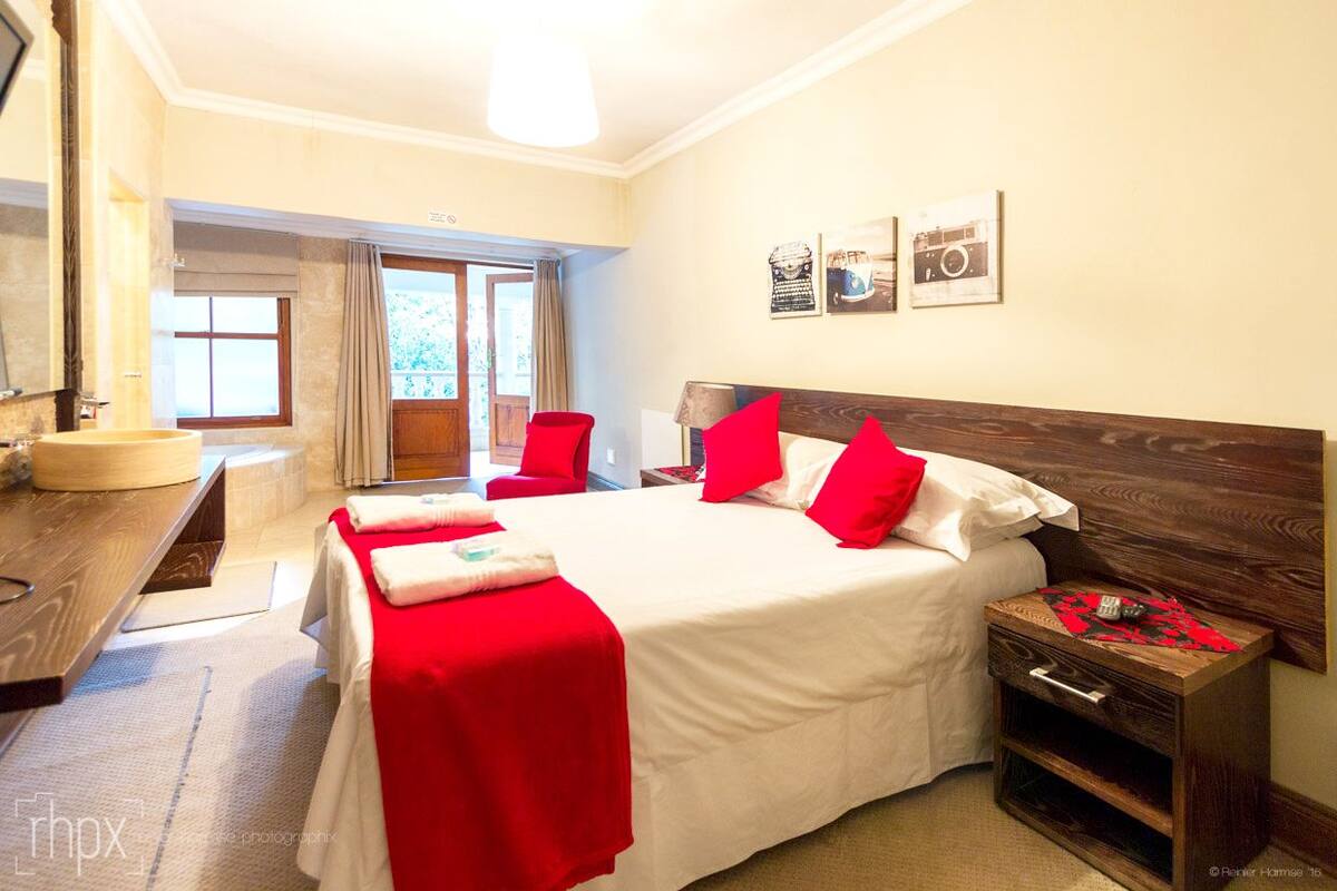 Standaard kamer | Een bureau, gratis wifi, beddengoed