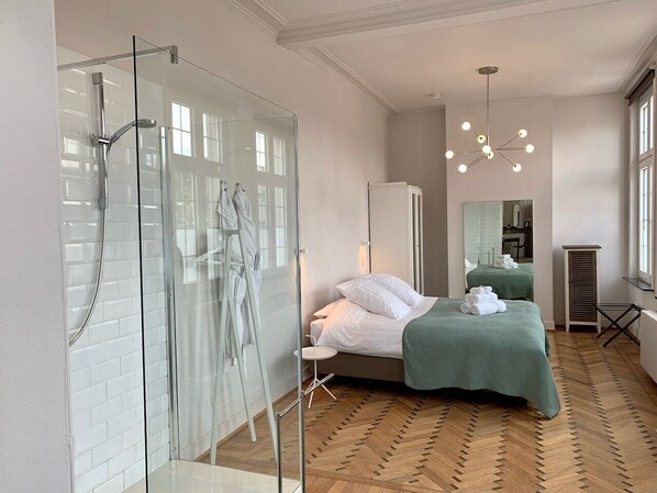 Apartemen Superior, 1 Tempat Tidur King | Kamar mandi | Shower, perlengkapan mandi gratis, pengering rambut, dan jubah mandi