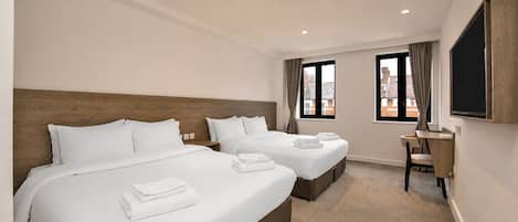 Standard Quad Room | Room amenity