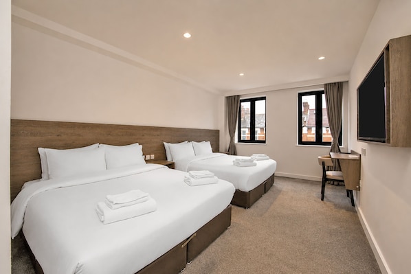 Standard Quad Room | Room amenity