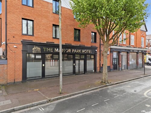 OYO The Manor Park Hotel
